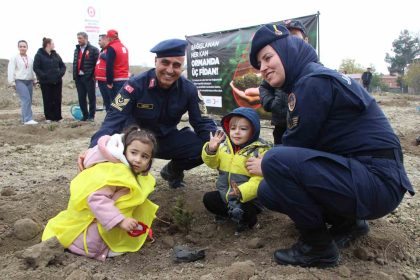 amasyada-4-binden-fazla-fidan-toprakla-bulustu