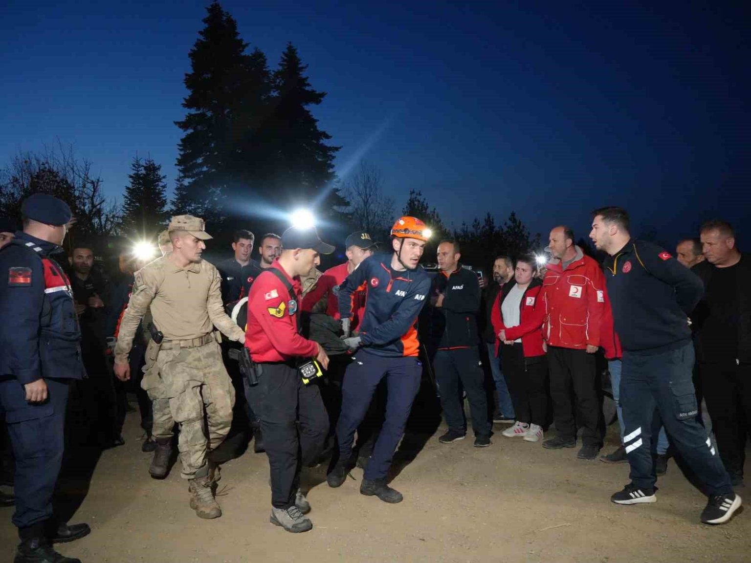 anne-ve-oglunun-cenazeleri-adli-tip-kurumuna-gonderildi