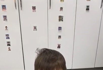 annesiyle-birlikte-olu-bulunmustu-kucuk-cocugun-goruntusu-yurekleri-sizlatti