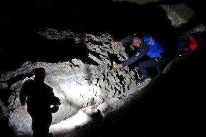 antalyada-30-metrelik-falezlerden-kayalik-alana-duserek-hayatini-kaybeden-gencin-kimligi-belli-oldu