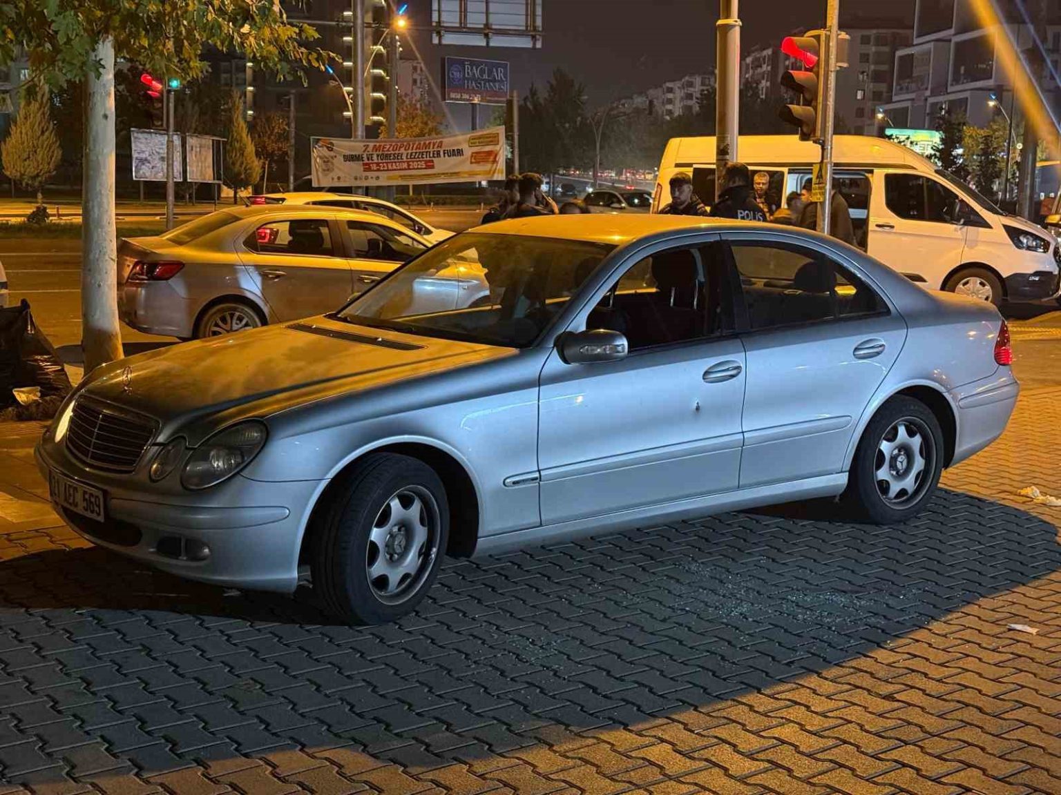 aracina-binerken-silahli-saldiriya-ugradi-1-olu