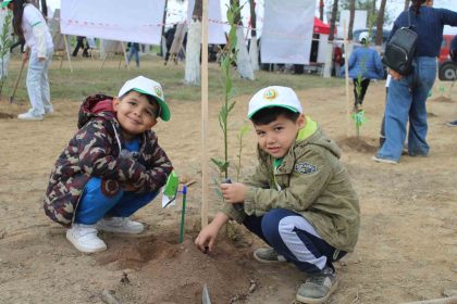 aydinda-7-bin-fidan-toprakla-bulustu