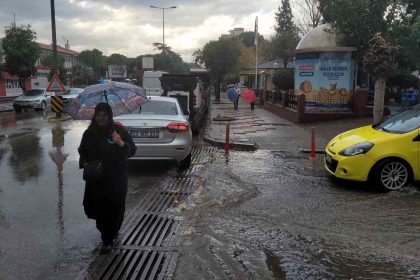 aydinda-on-bes-dakika-yagdi-yollar-gole-dondu
