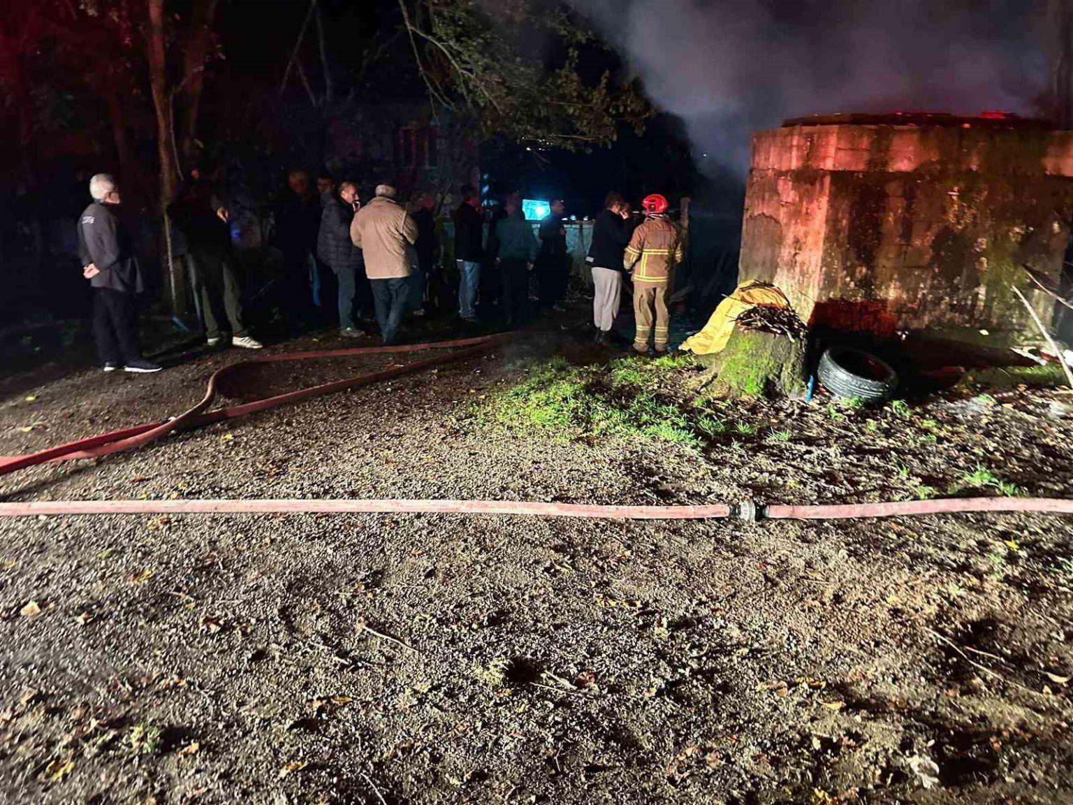 bartinda-yildirim-dustu-2-arac-yandi