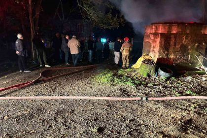 bartinda-yildirim-dustu-2-arac-yandi