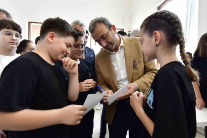 baskan-ahmet-cinden-universiteyi-kazanan-genclere-mujde-15-bin-liralik-egitim-destegi-basladi