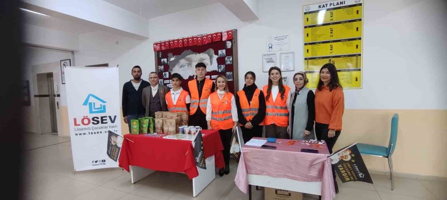 baskan-tekin-cocuklarla-bir-araya-geldi