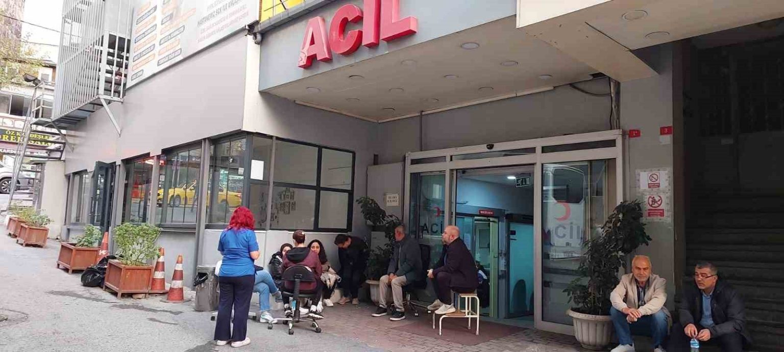 beyoglunda-ozel-hastane-deprem-tadilati-gerekcesiyle-kapatildi-isten-cikarilan-calisanlar-tepki-gosterdi