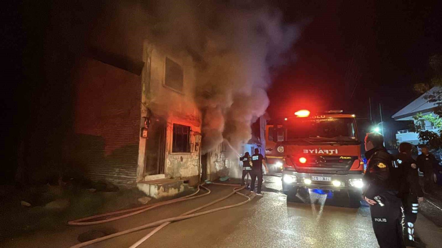 boluda-2-katli-ahsap-evde-sobadan-kaynakli-yangin-cikti-1-yarali