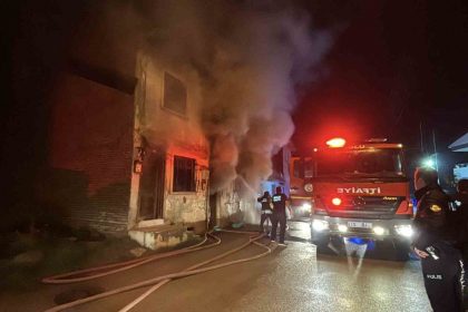 boluda-2-katli-ahsap-evde-sobadan-kaynakli-yangin-cikti-1-yarali