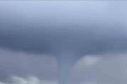 bozcada-aciklarinda-denizde-hortum-olustu