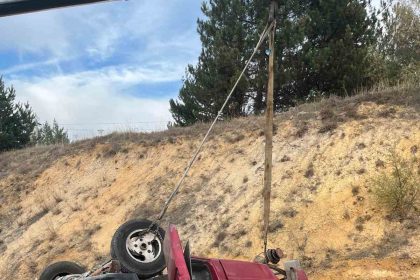 bozuyukte-kontrolden-cikan-kamyonet-ters-dondu-2-kisi-yaralandi