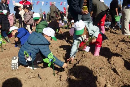 burdurda-gelecege-nefes-insanliga-nefes-diyerek-13-bin-fidan-toprakla-bulusturuldu
