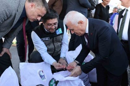 bursali-ciftcinin-yuzu-guluyor