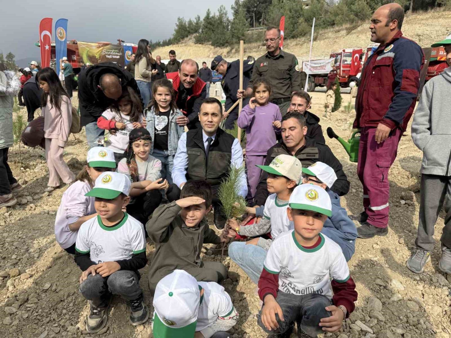 camliyaylada-gelecege-nefes-olacak-fidanlar-toprakla-bulustu