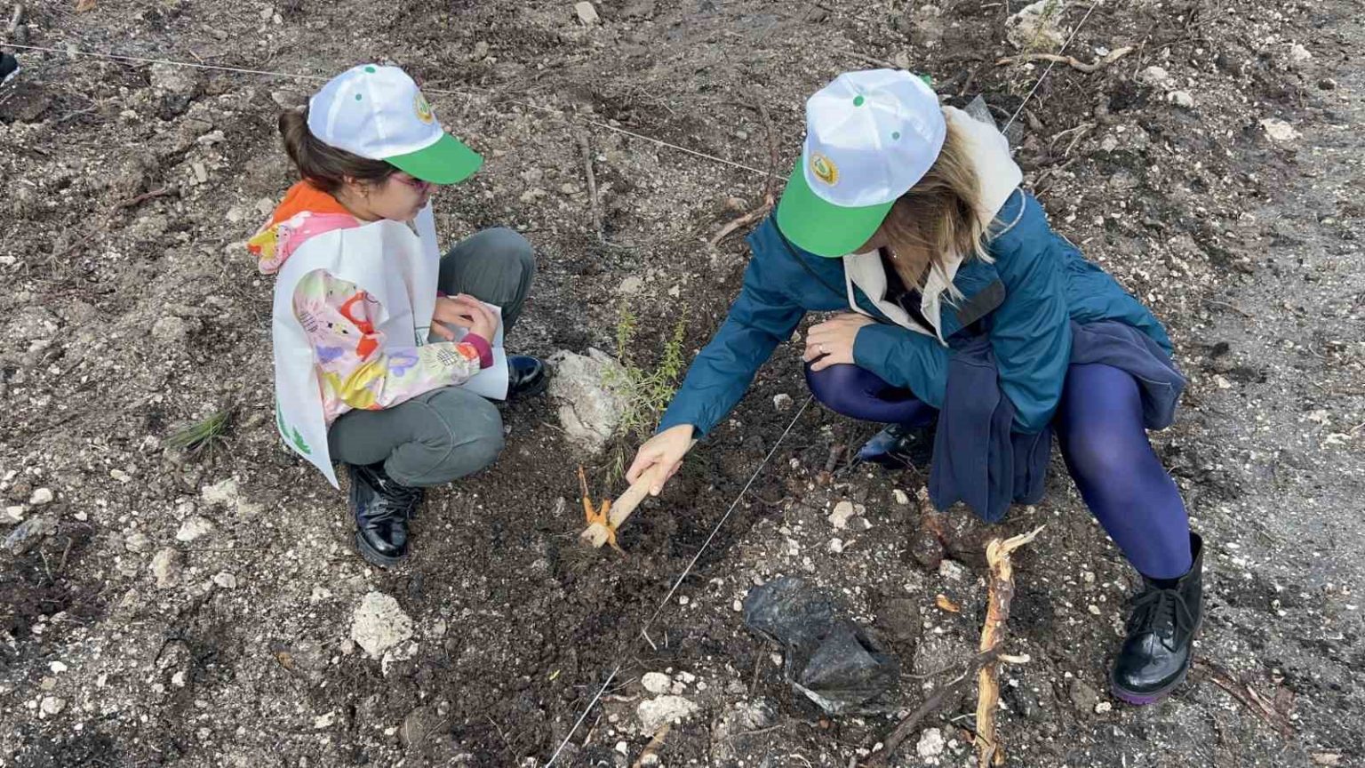 canakkalede-milli-agaclandirma-gunu-cercevesinde-fidanlar-toprakla-bulustu