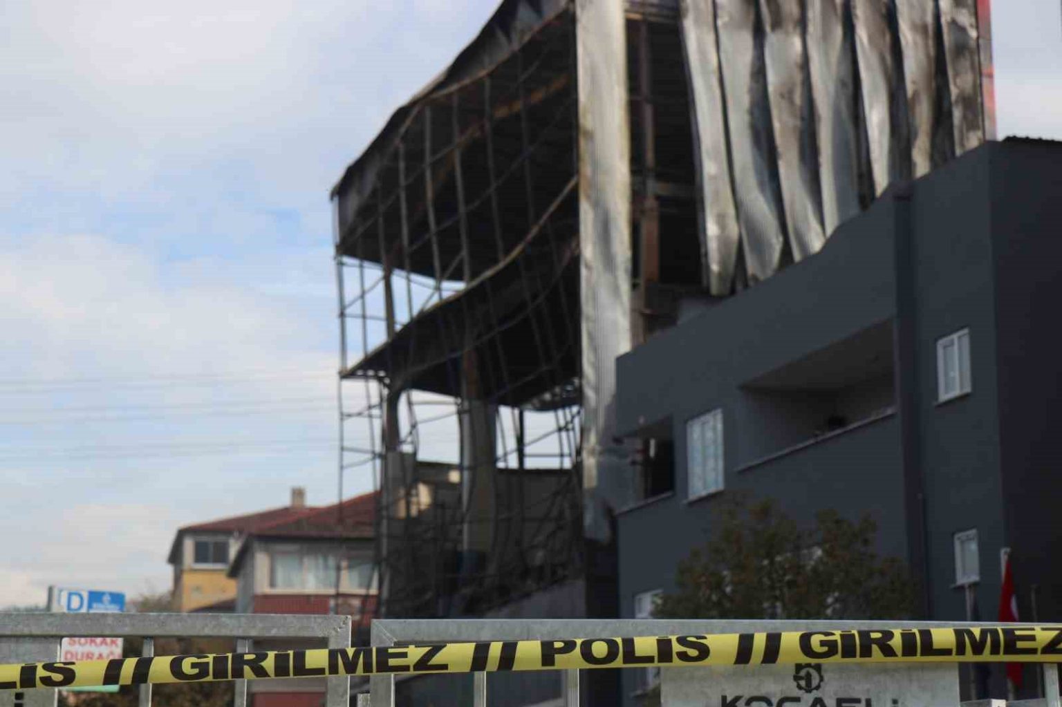 dilovasindaki-yangina-iliskin-belediye-baskani-yardimcisi-ile-4-kisi-aciga-alindi