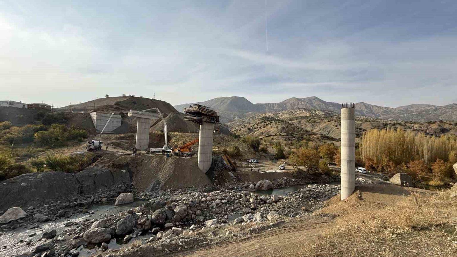 diyarbakirda-viyaduk-insaati-iskelesinde-cokme-3-olu-2-yarali