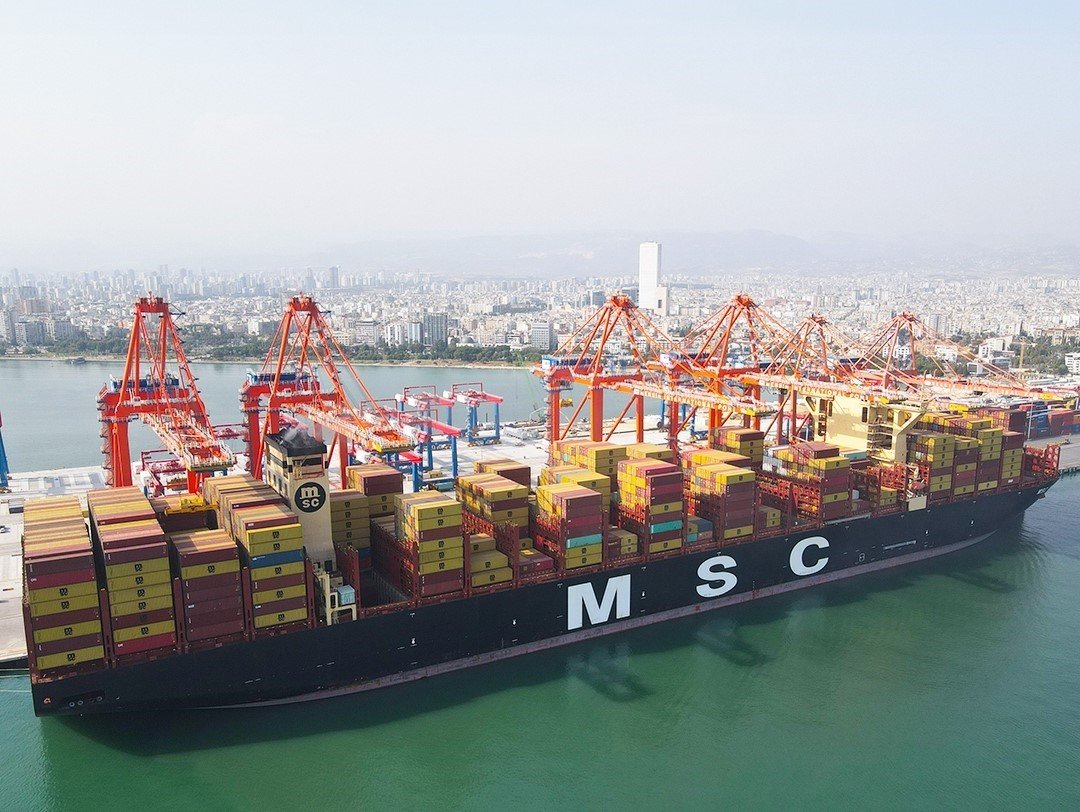 dunyanin-en-buyuk-konteyner-gemisi-mersin-limanina-geldi