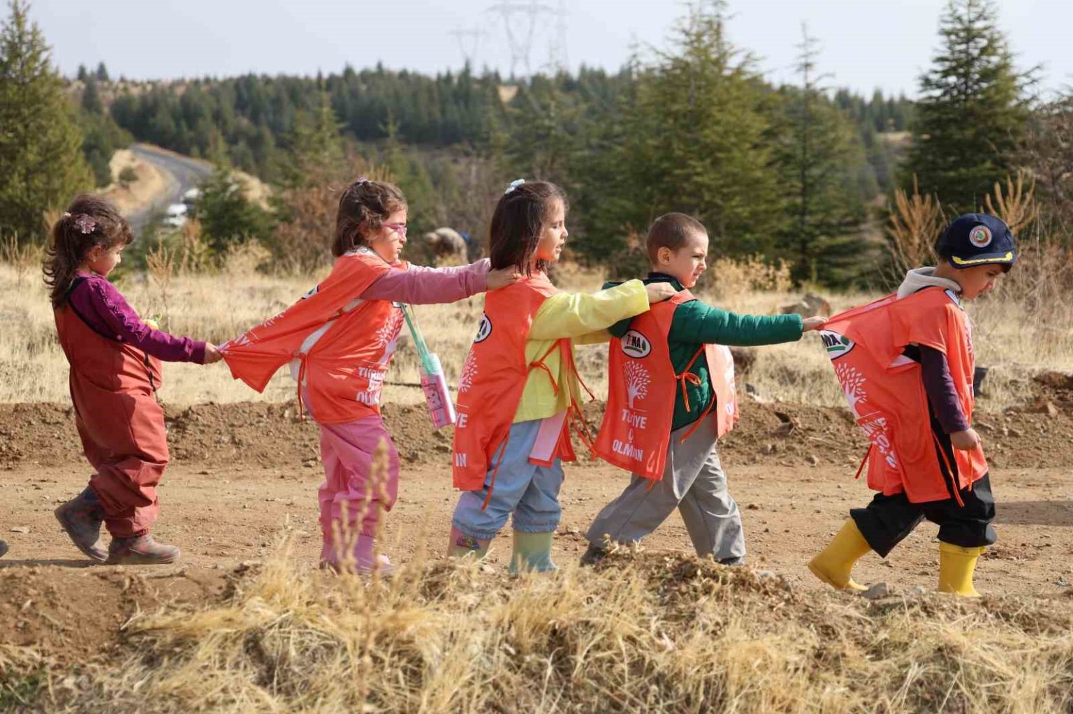 elazigda-23-bin-650-fidan-toprakla-bulustu