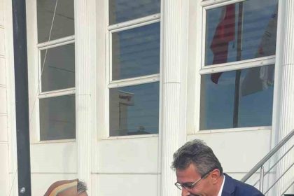 erenlerde-gonulleri-isitan-anlar-makam-aracini-yasli-kadina-tahsis-etti