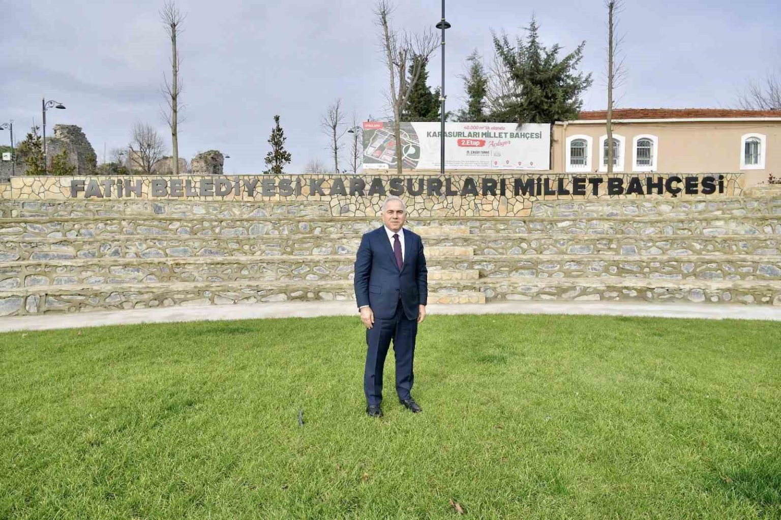 fatihte-yesil-seferberlik-2-bin-500-agac-toprakla-bulustu