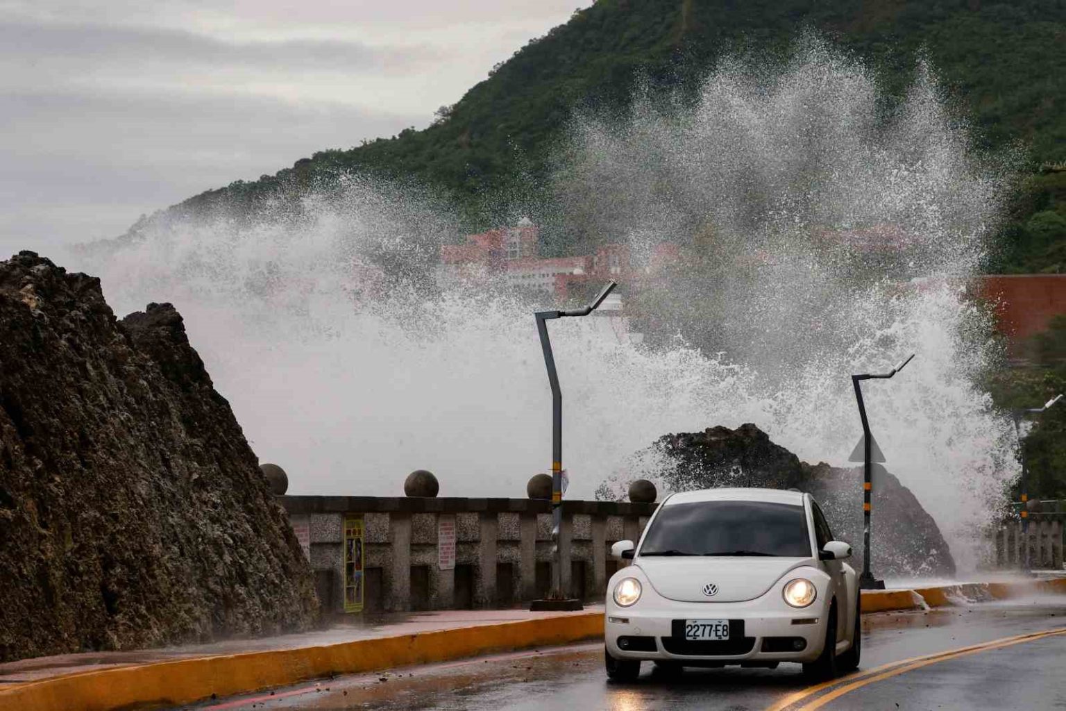 fung-wong-super-tayfunu-tayvana-yaklasiyor-3-binden-fazla-kisi-tahliye-edildi