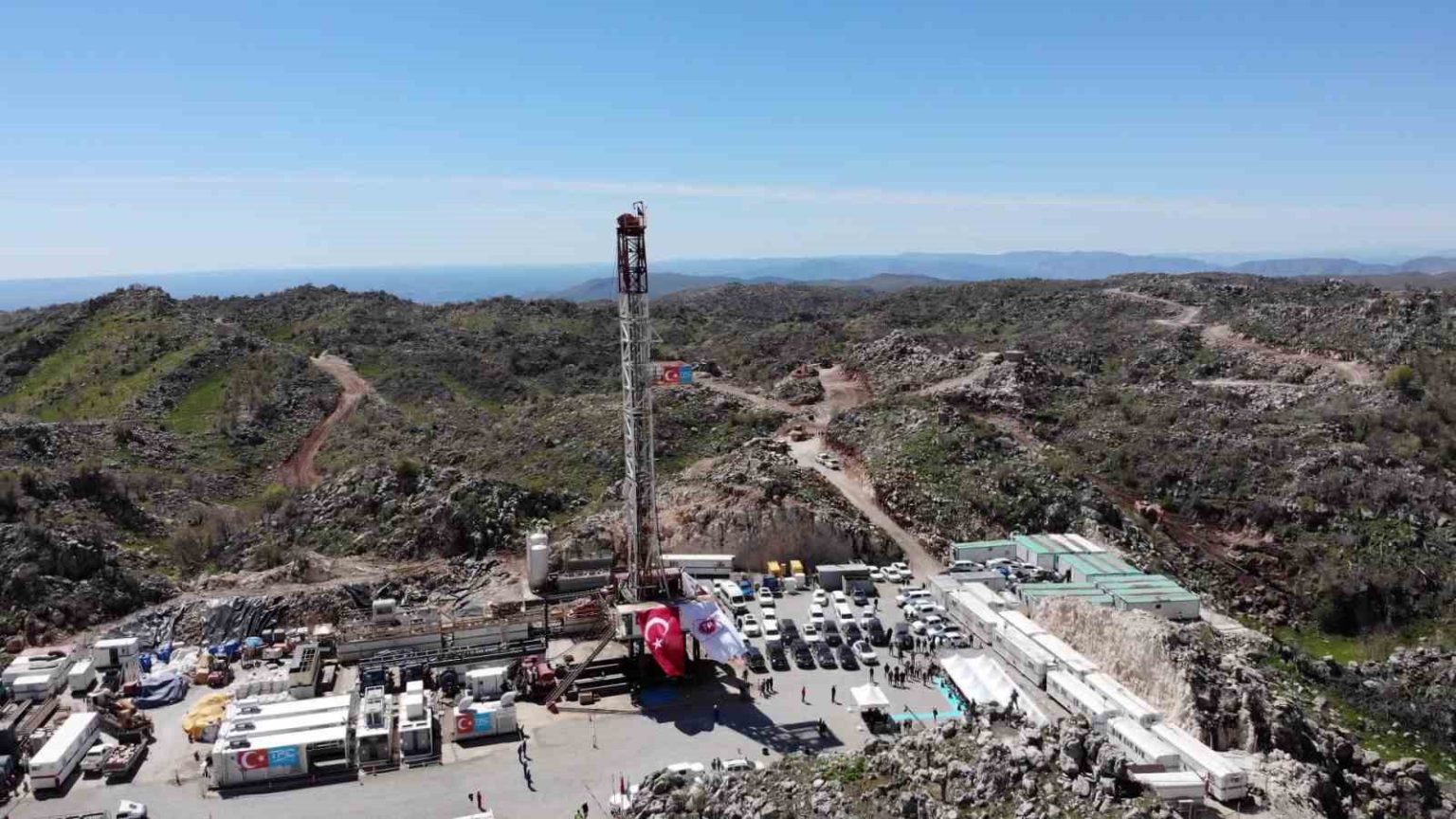 gabardan-milli-gurur-petrol-uretimi-yuzde-42-ile-zirveye-cikti-cari-aciga-yillik-2-milyar-dolarlik-katki