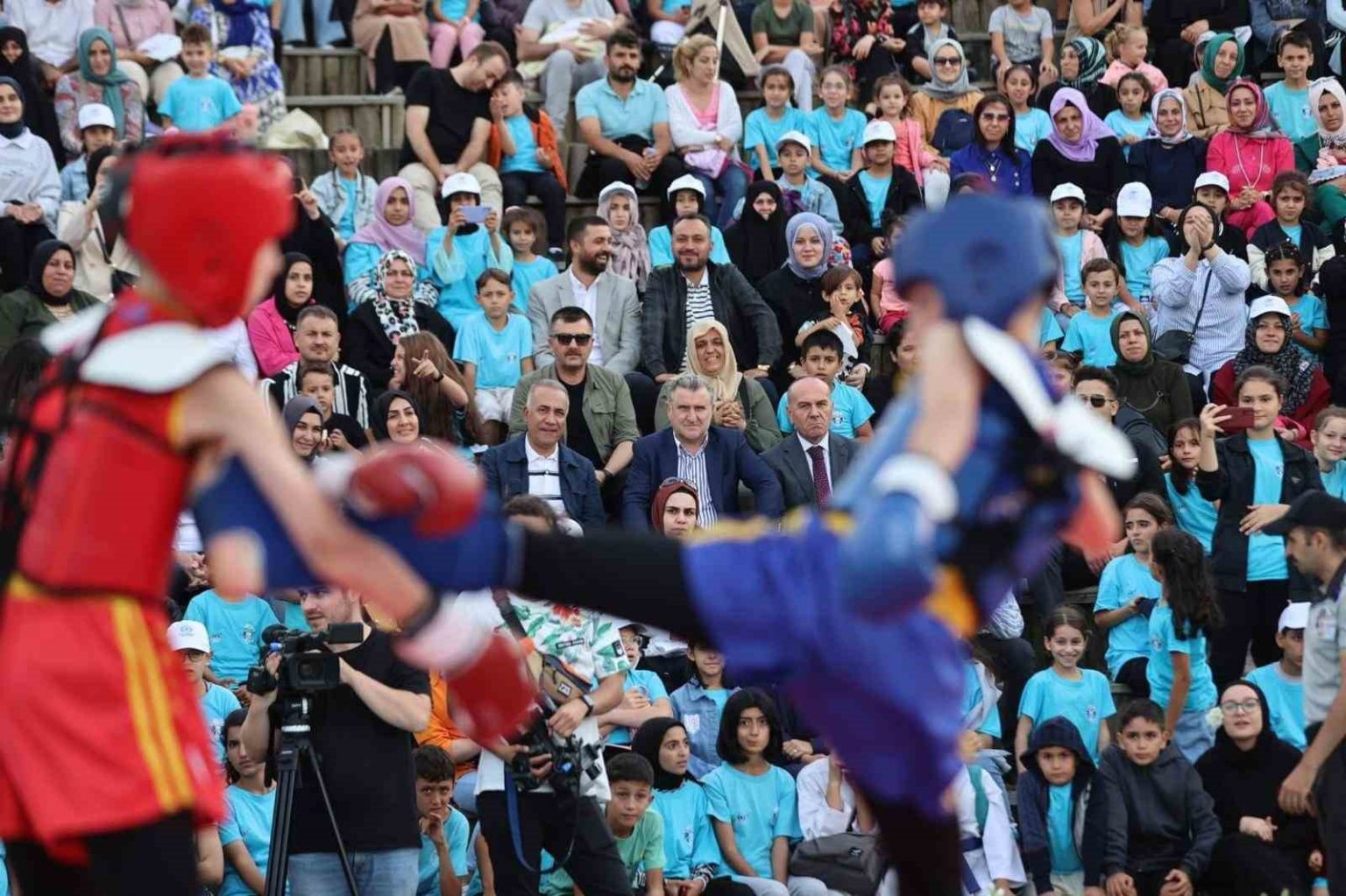 gelecegin-yildiz-kungfuculari-sampiyon-ikiz-kardesler-goz-dolduruyor