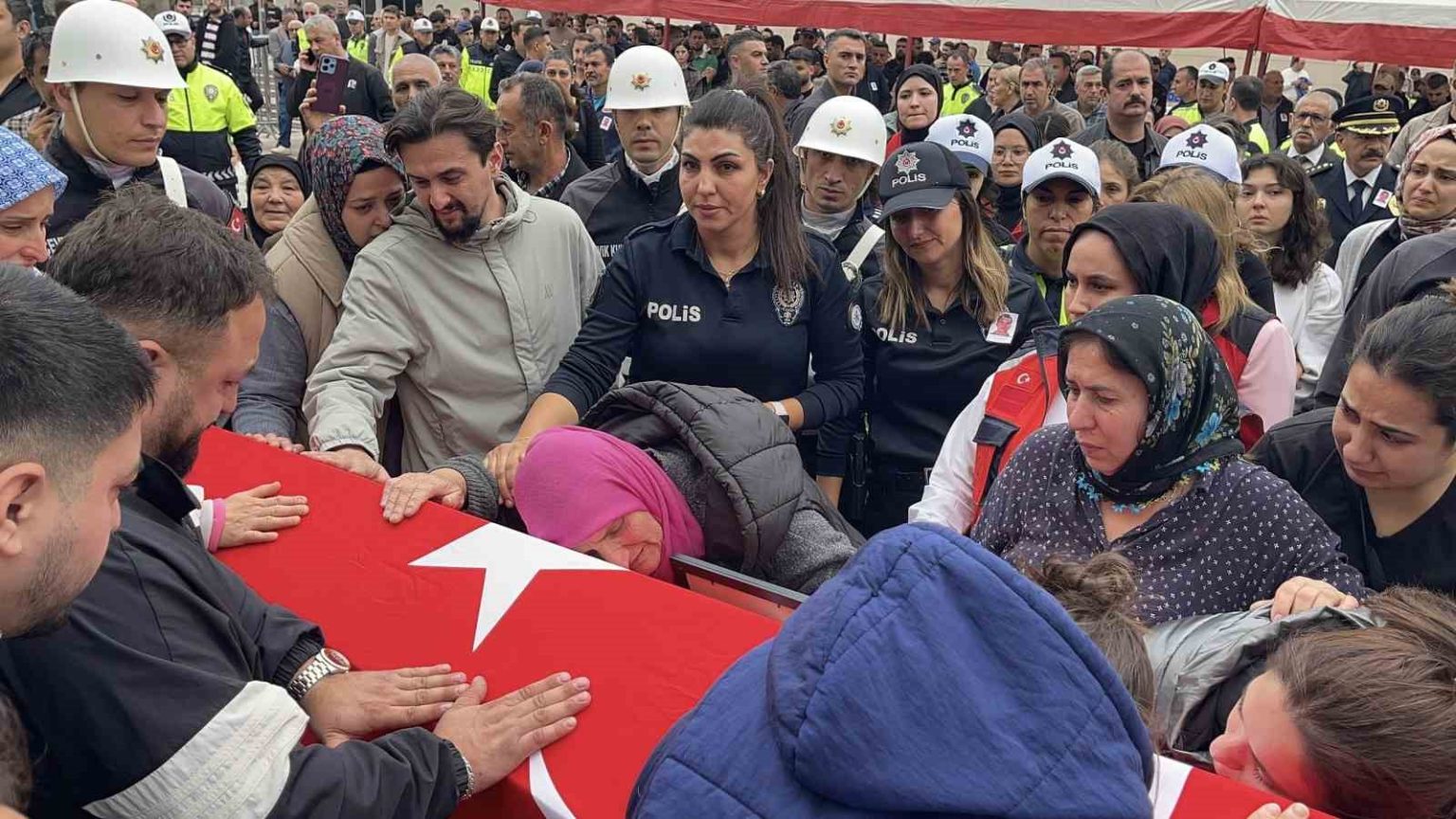 gorevi-basinda-kalp-krizi-geciren-polis-memuru-sehit-oldu