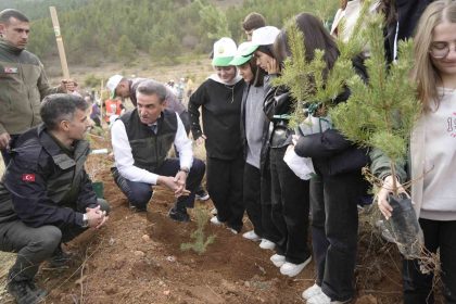 gumushanede-milli-agaclandirma-gunu-kapsaminda-fidanlar-dikildi