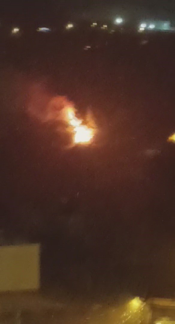 hatayda-yildirimin-dustugu-agaclik-alanda-yangin-cikti