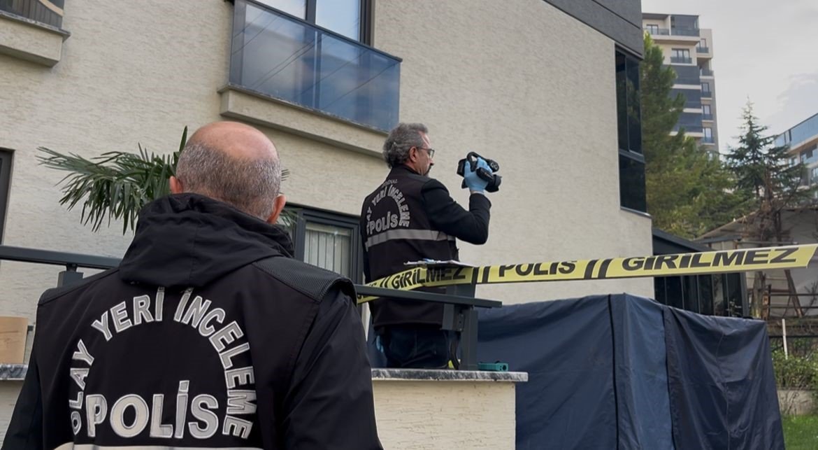 hava-almak-icin-ciktigi-camdan-dusen-genc-hayatini-kaybetti