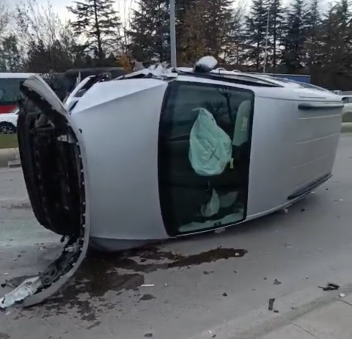 iki-arac-carpisti-surucu-yarali