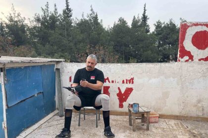 iki-ayagini-kaybetti-guvercinlerle-hayata-baglandi