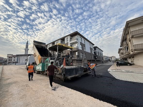 inegol-belediyesinden-3-bolgede-asfalt-hamlesi