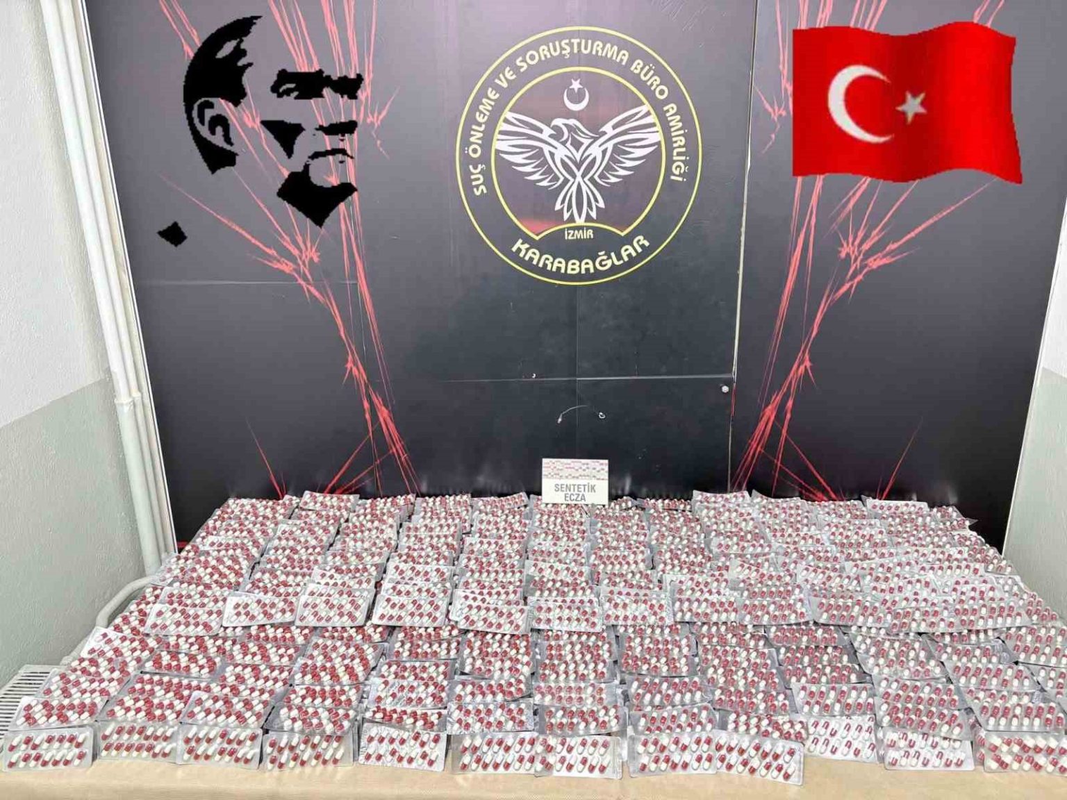 izmirde-sentetik-uyusturucu-operasyonu-2-gozalti