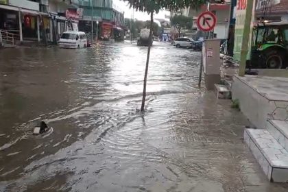 izmirin-kuzey-ilcelerinde-kuvvetli-saganak-yagis