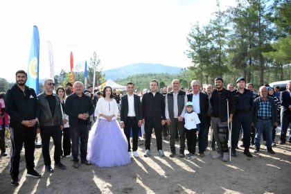 kavakliderede-11-11-saat-11-11de-11-cift-ailem-bir-fidan-diyerek-gelecege-nefes-oldu