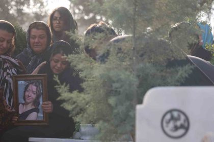 kazada-olen-yegenini-elleriyle-topraga-veren-amca-kazaya-neden-olan-alkollu-surucunun-cezalandirilmasini-istiyor