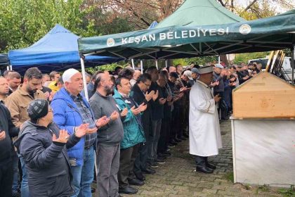 kesanda-evinde-olu-bulunan-is-adami-topraga-verildi