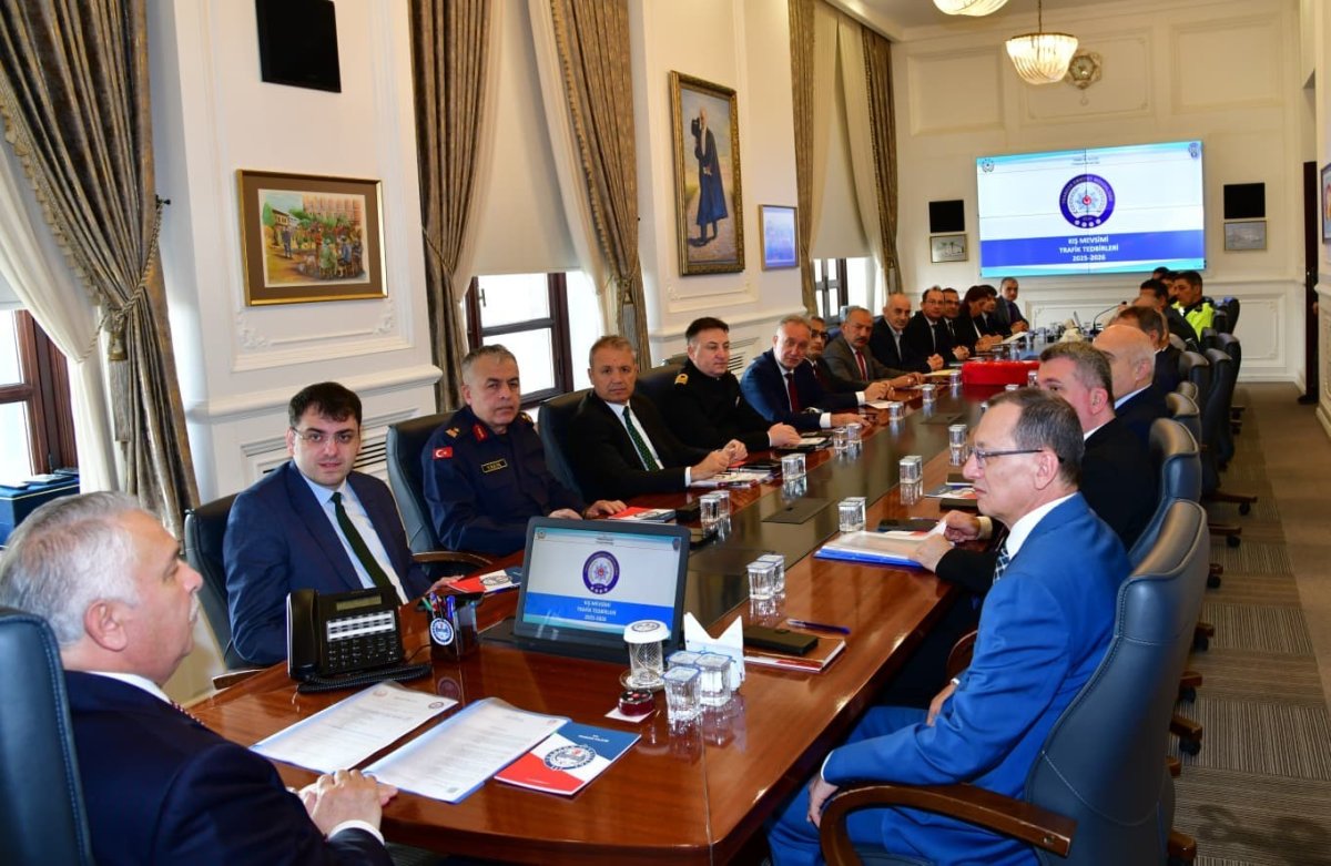 kis-mevsimi-oncesi-trafik-tedbirleri-ve-koordinasyonu-konusuldu