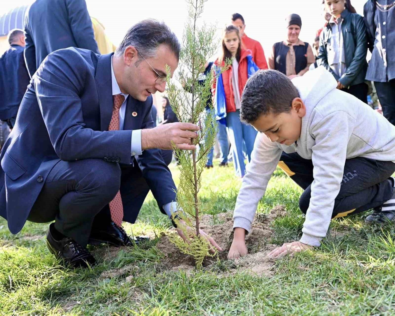 kulu-ve-karapinarda-fidanlar-toprakla-bulustu