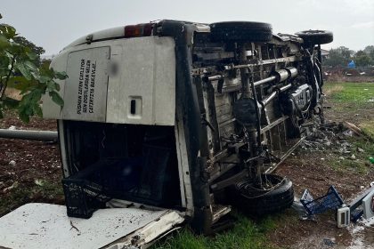 manisada-kamyonet-devrildi-1-olu-1-yarali