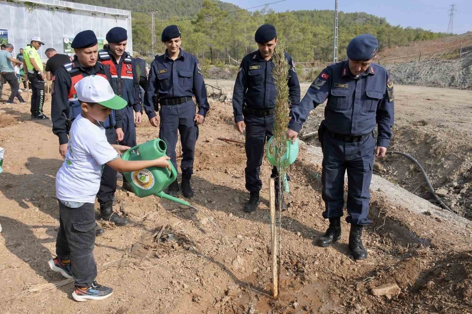 milli-agaclandirma-gununde-bozyazida-fidanlar-toprakla-bulustu