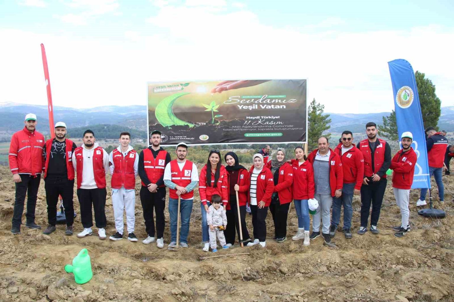 milli-agaclandirma-gununde-usakta-fidanlar-toprakla-bulustu
