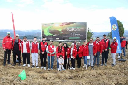 milli-agaclandirma-gununde-usakta-fidanlar-toprakla-bulustu