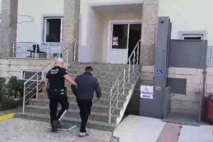 motosikletle-yaptigi-sovlar-hem-ceza-yedirdi-hem-ehliyetinden-etti