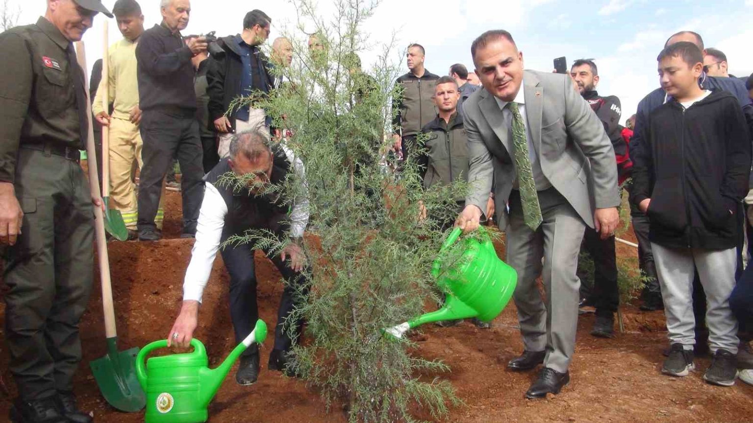 muglada-33-bin-fidan-toprak-ile-bulustu