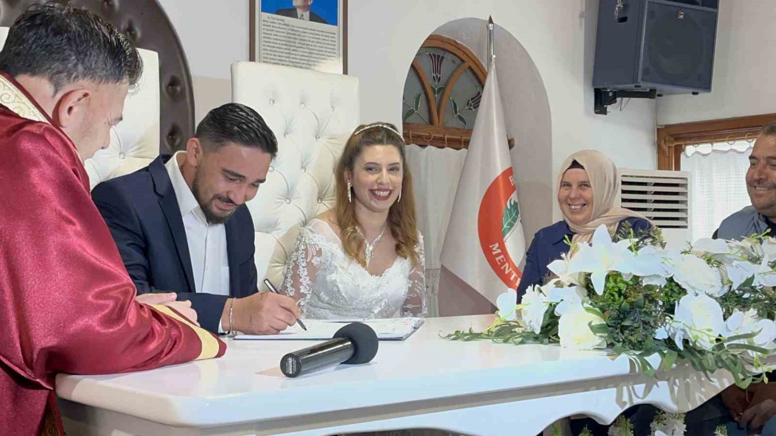 muglada-evlilik-tarihini-ozel-kilmak-isteyen-ciftler-11-11-i-secti